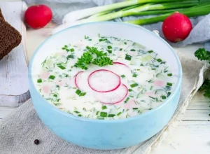 Окрошка - это холодный суп, популярный в русской кухне